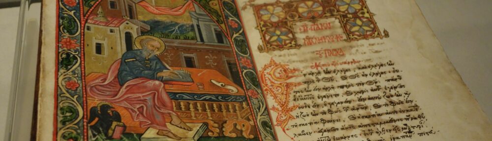 Codice greco miniato aperto sul principio del Vangelo di Giovanni, copertina di Brindisi, Boccaccio e la Sindone